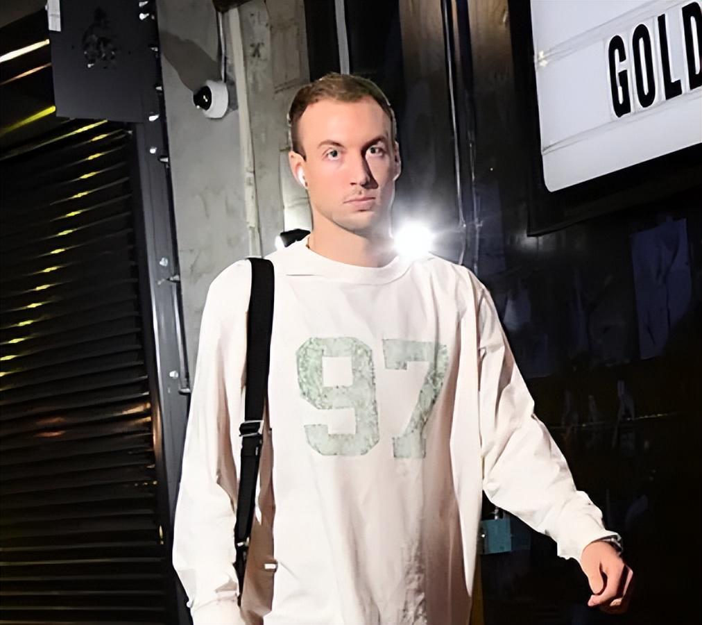 开云体育入口-湖人2替补打成宝贝了!肯纳德进攻太全面,克勒贝尔效果压艾顿!